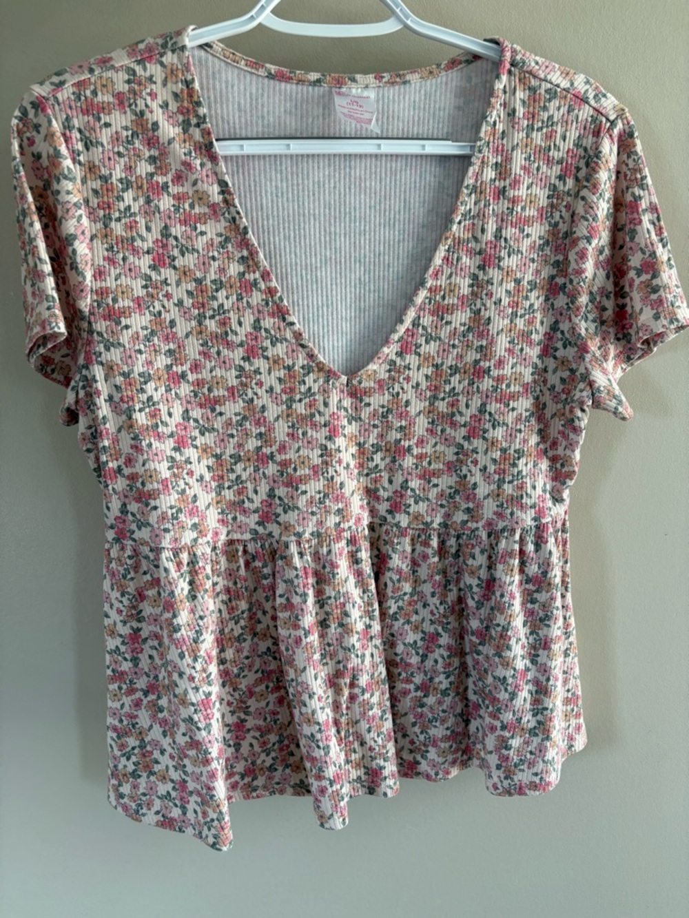 No Boundaries Pink Cream Floral V-Neck Peplum Tee